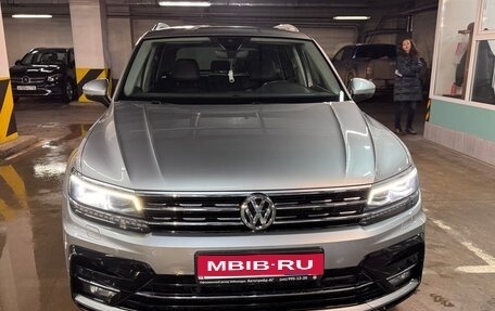 Volkswagen Tiguan II, 2019 год, 3 600 000 рублей, 1 фотография
