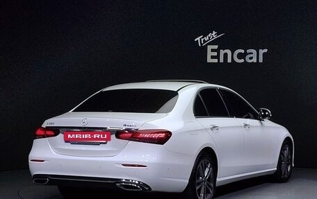 Mercedes-Benz E-Класс, 2022 год, 3 250 000 рублей, 2 фотография