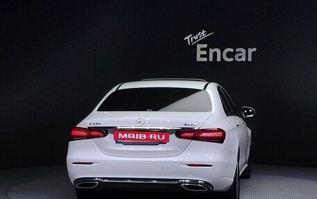 Mercedes-Benz E-Класс, 2022 год, 3 250 000 рублей, 4 фотография