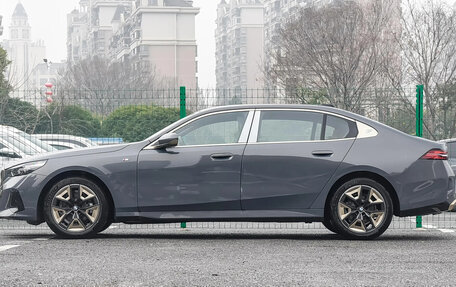 BMW 5 серия, 2025 год, 7 058 343 рублей, 4 фотография