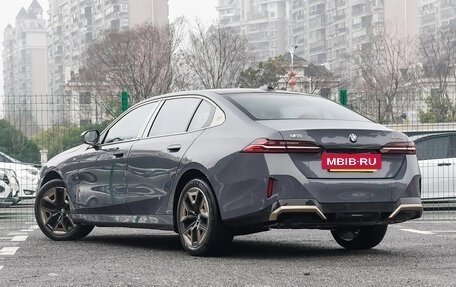 BMW 5 серия, 2025 год, 7 058 343 рублей, 6 фотография