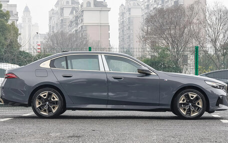 BMW 5 серия, 2025 год, 7 058 343 рублей, 7 фотография
