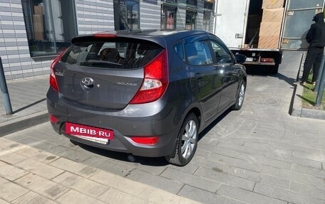 Hyundai Solaris II рестайлинг, 2012 год, 920 000 рублей, 4 фотография