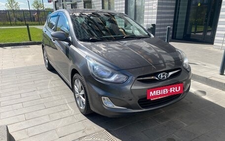 Hyundai Solaris II рестайлинг, 2012 год, 920 000 рублей, 2 фотография