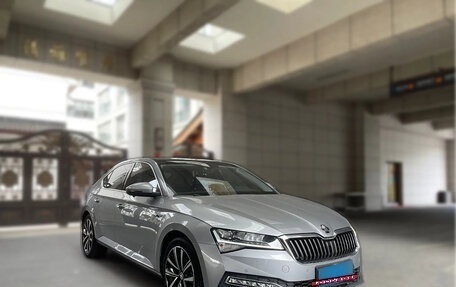 Skoda Superb III рестайлинг, 2021 год, 2 370 000 рублей, 3 фотография