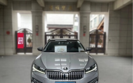 Skoda Superb III рестайлинг, 2021 год, 2 370 000 рублей, 2 фотография