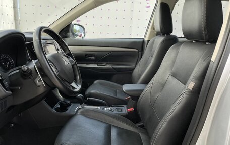 Mitsubishi Outlander III рестайлинг 3, 2014 год, 1 280 000 рублей, 11 фотография