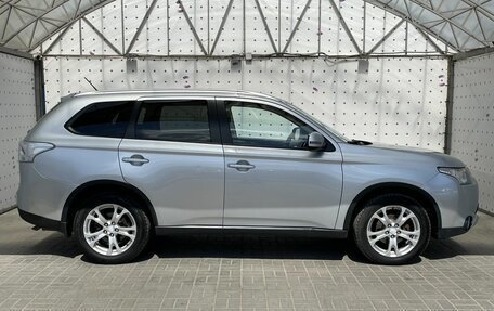 Mitsubishi Outlander III рестайлинг 3, 2014 год, 1 280 000 рублей, 9 фотография