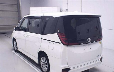 Toyota Noah, 2022 год, 2 522 000 рублей, 1 фотография