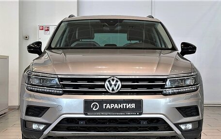 Volkswagen Tiguan II, 2020 год, 3 199 000 рублей, 2 фотография