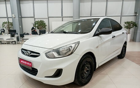 Hyundai Solaris II рестайлинг, 2013 год, 596 000 рублей, 1 фотография
