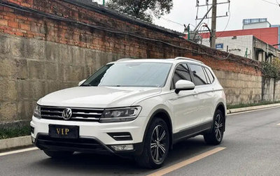 Volkswagen Tiguan II, 2020 год, 2 099 000 рублей, 1 фотография
