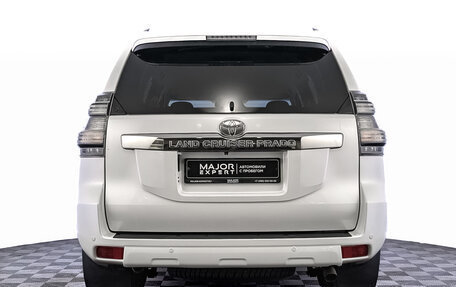 Toyota Land Cruiser Prado 150 рестайлинг 2, 2016 год, 3 930 000 рублей, 6 фотография