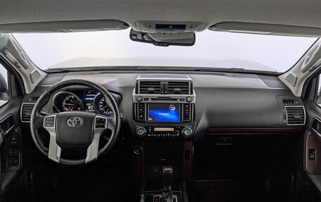 Toyota Land Cruiser Prado 150 рестайлинг 2, 2016 год, 3 930 000 рублей, 14 фотография
