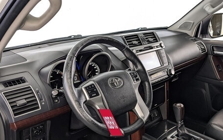 Toyota Land Cruiser Prado 150 рестайлинг 2, 2016 год, 3 930 000 рублей, 15 фотография