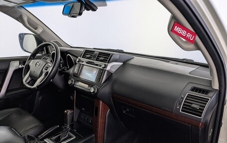 Toyota Land Cruiser Prado 150 рестайлинг 2, 2016 год, 3 930 000 рублей, 13 фотография