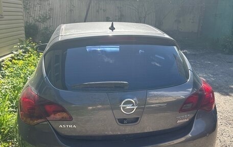 Opel Astra J, 2010 год, 900 000 рублей, 2 фотография