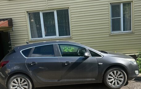 Opel Astra J, 2010 год, 900 000 рублей, 3 фотография
