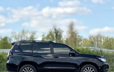 Toyota Land Cruiser Prado 150 рестайлинг 2, 2022 год, 7 300 000 рублей, 6 фотография
