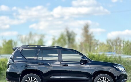 Toyota Land Cruiser Prado 150 рестайлинг 2, 2022 год, 7 300 000 рублей, 5 фотография