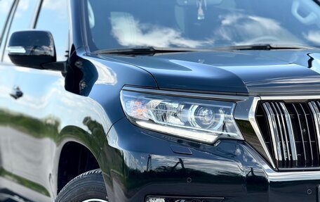Toyota Land Cruiser Prado 150 рестайлинг 2, 2022 год, 7 300 000 рублей, 8 фотография