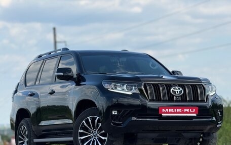 Toyota Land Cruiser Prado 150 рестайлинг 2, 2022 год, 7 300 000 рублей, 4 фотография