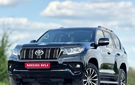 Toyota Land Cruiser Prado 150 рестайлинг 2, 2022 год, 7 300 000 рублей, 2 фотография