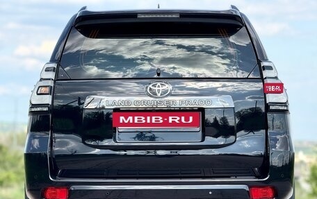 Toyota Land Cruiser Prado 150 рестайлинг 2, 2022 год, 7 300 000 рублей, 16 фотография