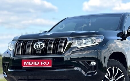 Toyota Land Cruiser Prado 150 рестайлинг 2, 2022 год, 7 300 000 рублей, 12 фотография