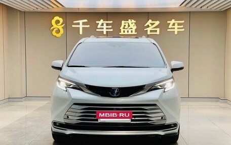 Toyota Sienna, 2021 год, 4 695 000 рублей, 2 фотография