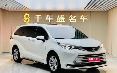 Toyota Sienna, 2021 год, 4 695 000 рублей, 3 фотография