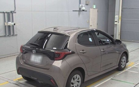 Toyota Yaris, 2022 год, 1 170 000 рублей, 4 фотография