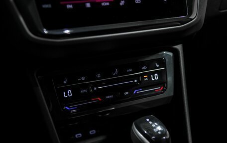 Volkswagen Tiguan II, 2021 год, 3 692 000 рублей, 11 фотография