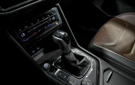 Volkswagen Tiguan II, 2021 год, 3 692 000 рублей, 12 фотография