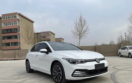Volkswagen Golf VIII, 2022 год, 1 690 000 рублей, 2 фотография