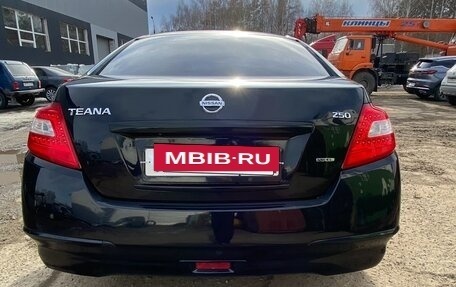 Nissan Teana, 2010 год, 900 000 рублей, 9 фотография