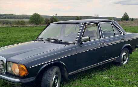 Mercedes-Benz W123, 1978 год, 165 000 рублей, 1 фотография