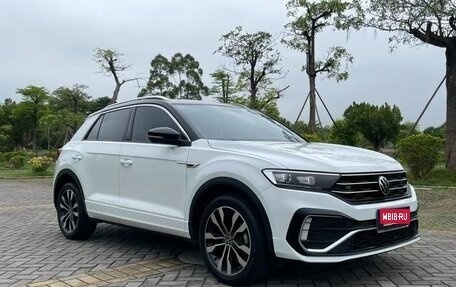 Volkswagen T-Roc I, 2021 год, 1 580 000 рублей, 1 фотография
