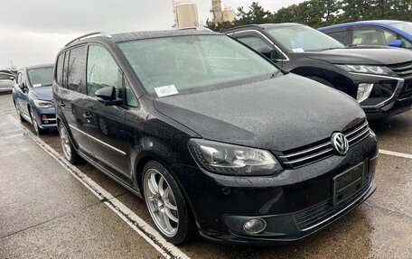 Volkswagen Touran III, 2012 год, 822 000 рублей, 1 фотография