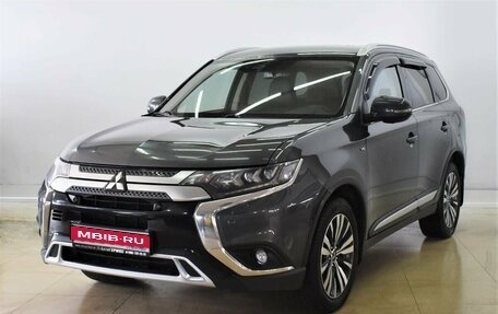 Mitsubishi Outlander III рестайлинг 3, 2019 год, 2 835 000 рублей, 1 фотография