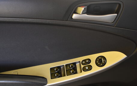 Hyundai Solaris II рестайлинг, 2015 год, 1 000 000 рублей, 8 фотография