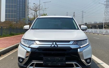 Mitsubishi Outlander III рестайлинг 3, 2021 год, 1 890 500 рублей, 2 фотография