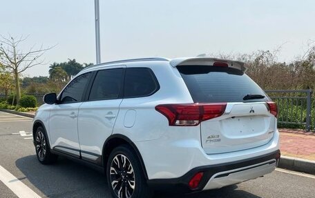 Mitsubishi Outlander III рестайлинг 3, 2021 год, 1 890 500 рублей, 4 фотография