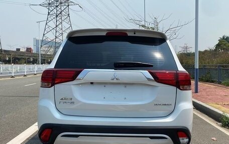 Mitsubishi Outlander III рестайлинг 3, 2021 год, 1 890 500 рублей, 5 фотография