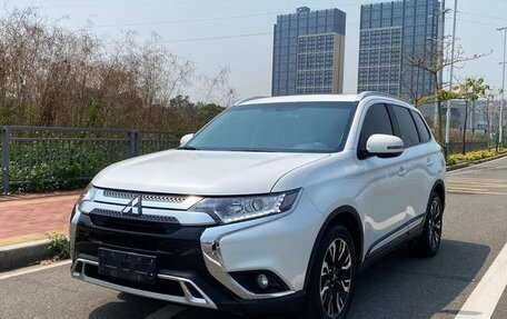 Mitsubishi Outlander III рестайлинг 3, 2021 год, 1 890 500 рублей, 3 фотография