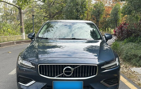 Volvo S60 III, 2021 год, 2 710 000 рублей, 2 фотография