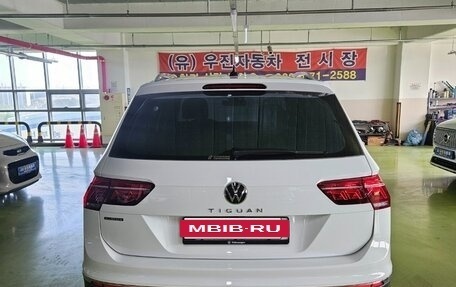 Volkswagen Tiguan II, 2022 год, 2 995 000 рублей, 2 фотография