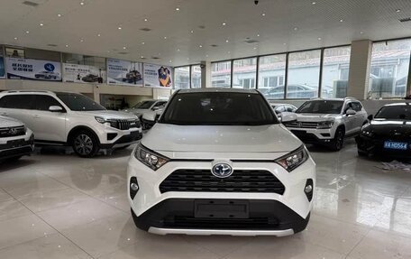 Toyota RAV4, 2021 год, 2 600 005 рублей, 2 фотография