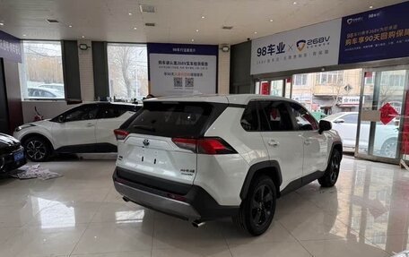Toyota RAV4, 2021 год, 2 600 005 рублей, 6 фотография
