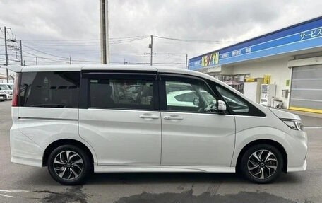 Honda Stepwgn IV, 2020 год, 1 930 000 рублей, 3 фотография
